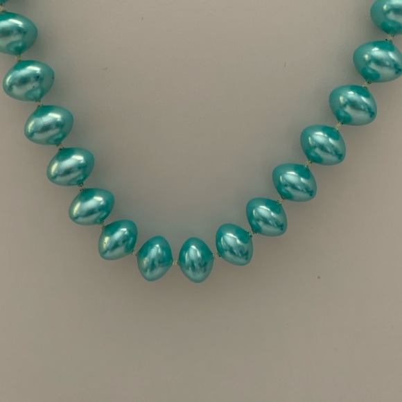 Elegant Blue Pearl Necklace - Picture 3 of 7